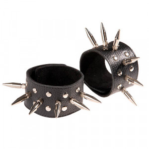 Кожаные наручники с длинными шипами