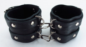 Кожаные  наручники с двумя ремешками