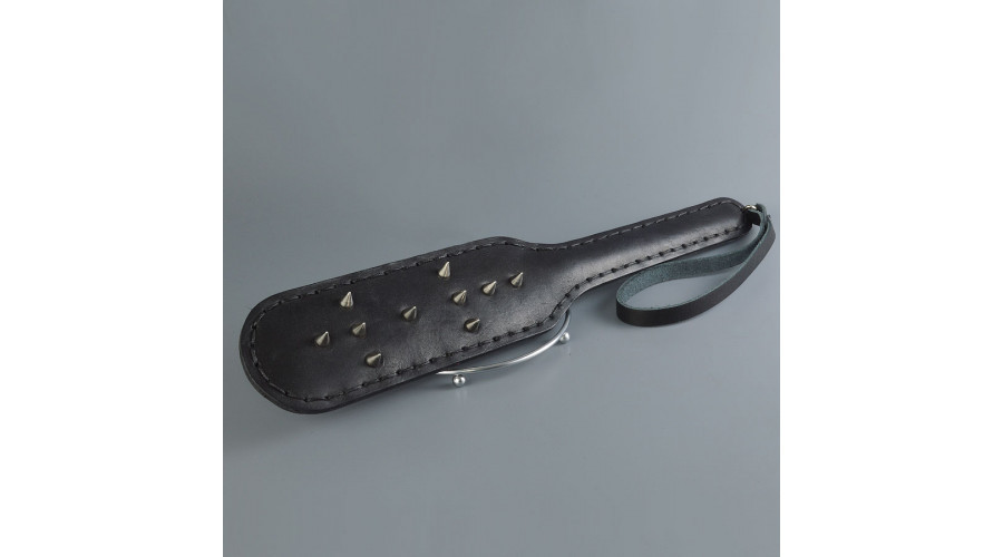 Шлепалка с шипами