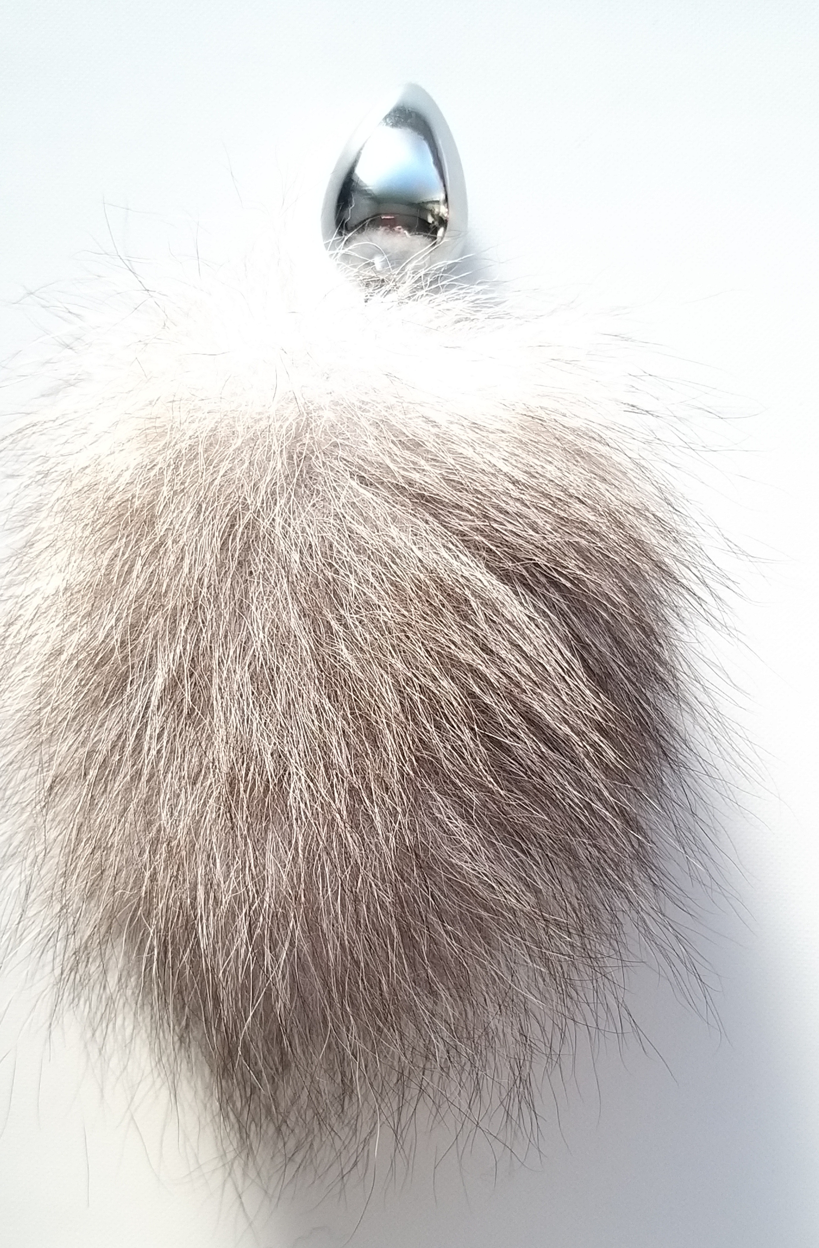 Анальная пробка металлическая Ø 2,7 хвостик  бежево-серый