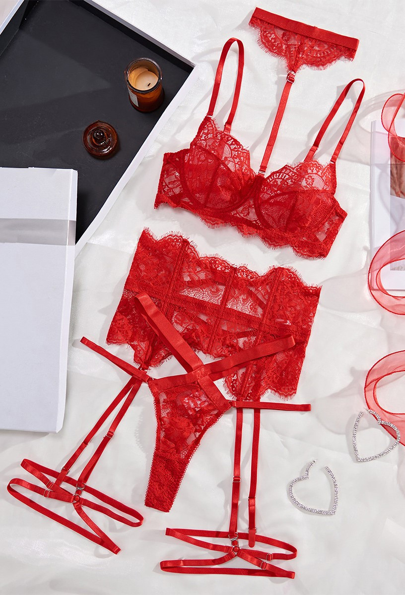 Комплект кружевной с широким поясом красный, S